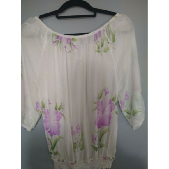 White Summer Top W/ Lavender Flowets - Picture 4 of 5